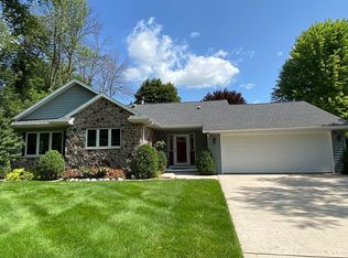 1930 Lexington Dr, Manitowoc, WI 54220