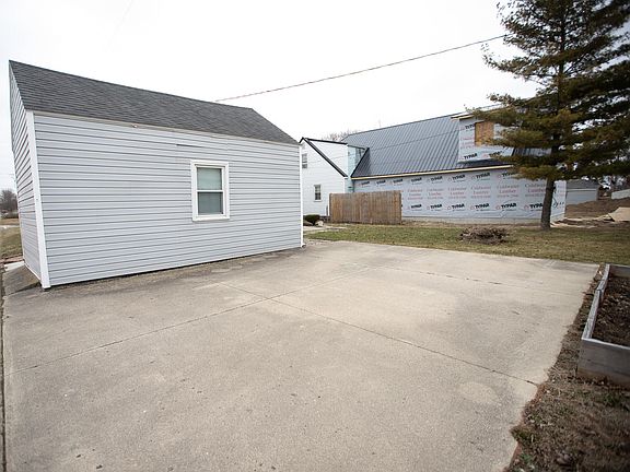 4th image of 545 E Anthony St