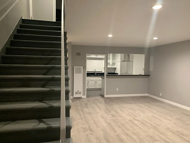 1105 S Barrington Ave #3 — Photo 12