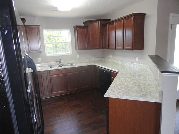 4th image of 743 Boone Dr