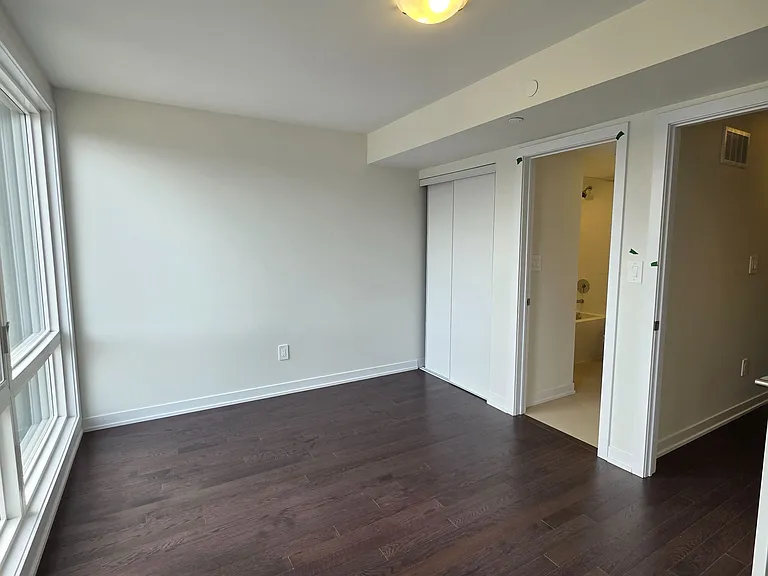 28 Green Gardens Blvd — Photo 15