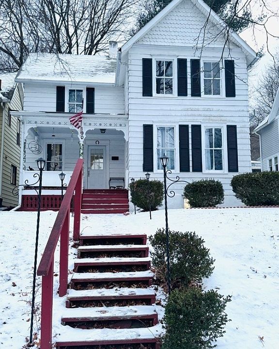 1st image of 190 E 3rd St