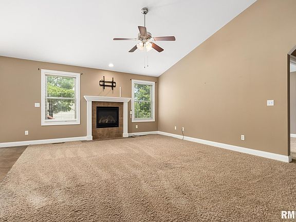 3rd image of 1405 Willow Glen Dr