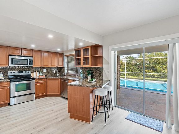 5th image of 7451 NW 10th Ct