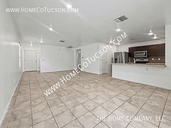 3rd image of 955 W Calle Calca