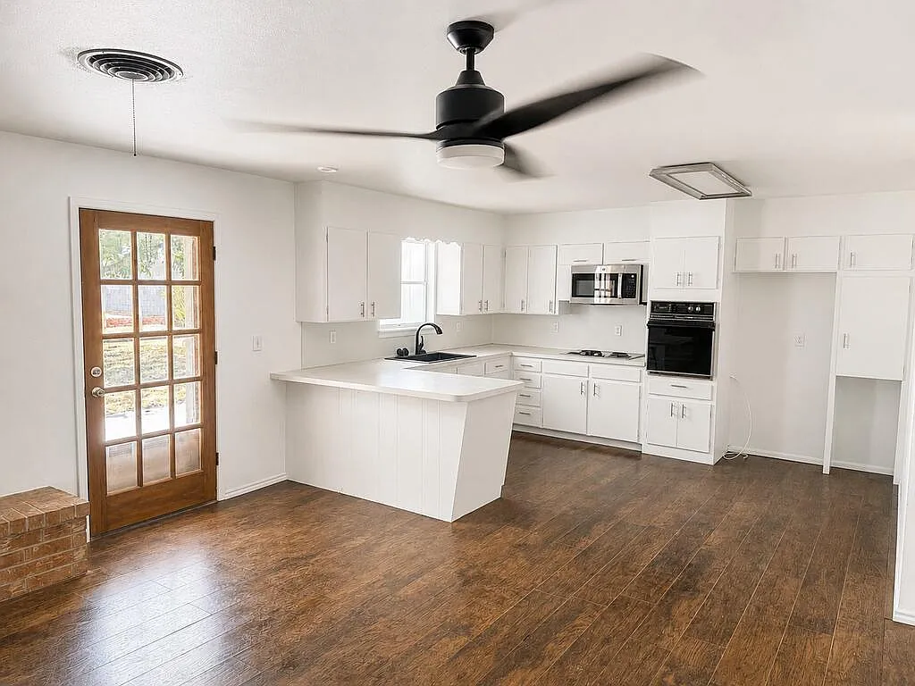 3 bed, 2.0 bath, 1613 sqft, $2,500 — Photo 2