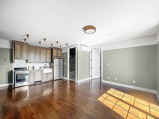 2nd image of 258 Wythe Ave #7