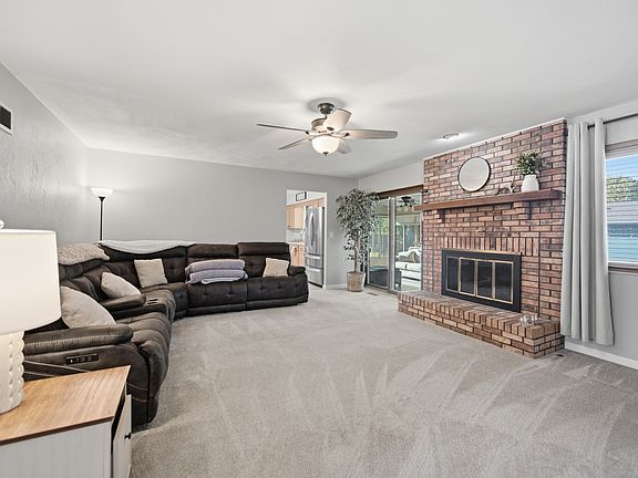 2nd image of 204 Pierce Blvd