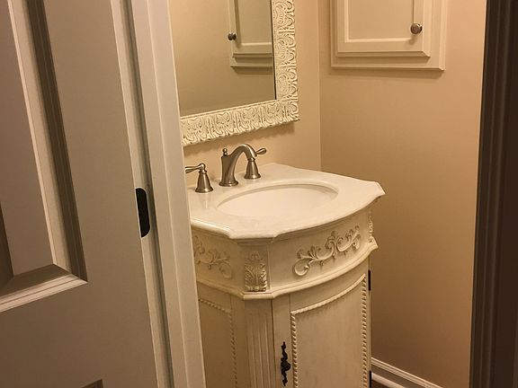 3rd image of 110 Carmelite Cir