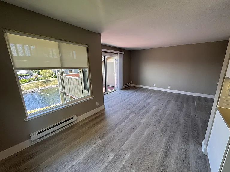 160 Lakeshore Ct — Photo 10