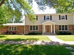 1318 E Hawthorne Blvd, Wheaton, IL 60187