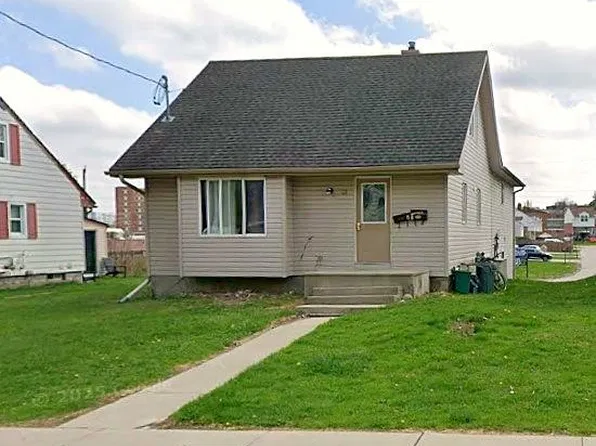 23 Fir St, Waterloo, ON N2L 3H4
