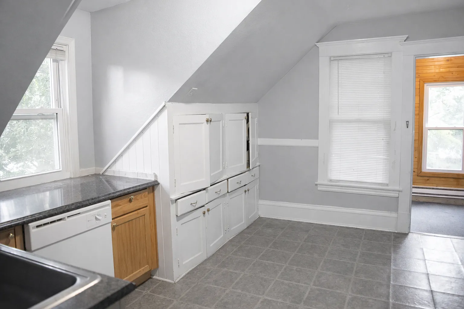 6 bed, $3,000 — Photo 4