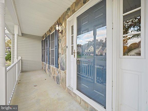 4th image of 423 Bradley Ln