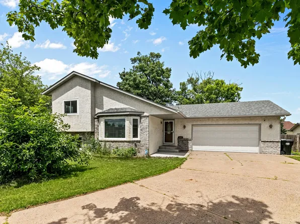 9887 Ilex St NW, Coon Rapids, MN 55433