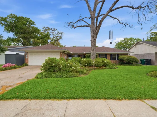 9910 Pine Lake Dr, Houston, TX 77055