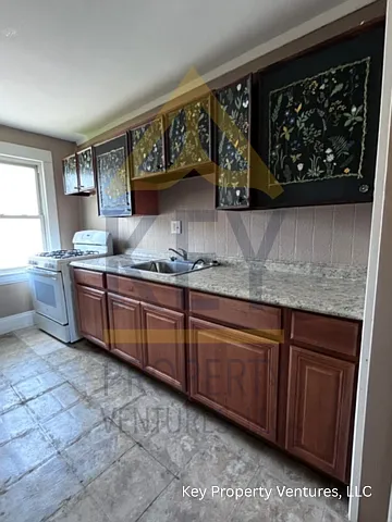 187 Burrows St — Photo 1