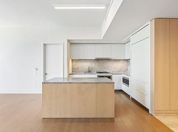 3rd image of 77 Greenwich St APT 23C
