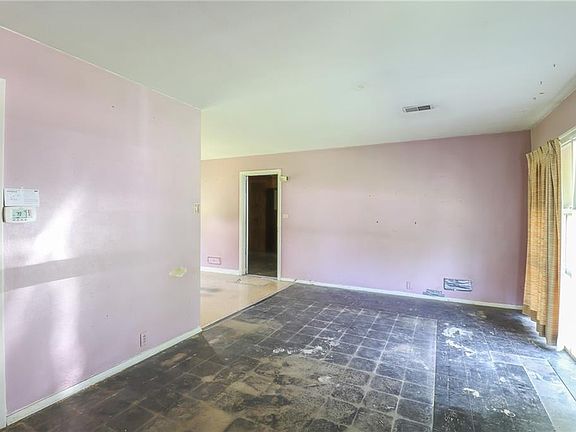 3rd image of 10716 Ewing Ave