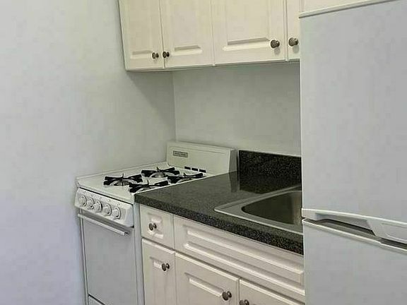 4th image of 41 W 71st St APT 2C