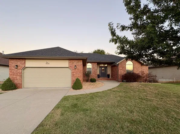3226 N Dickerson Avenue, Springfield, MO 65803