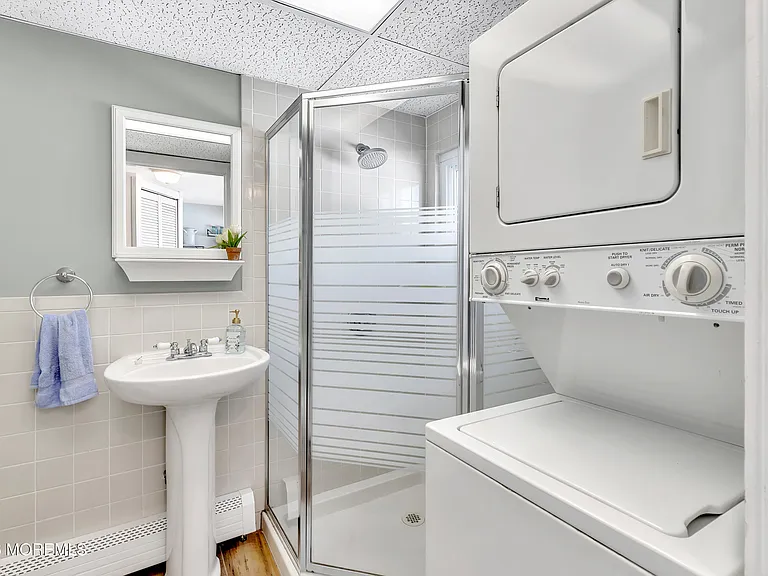 320 Ocean Park Ave — Photo 17