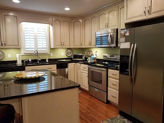 5th image of 77 Finch Ct