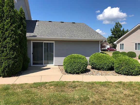2nd image of 860 Edgewater Dr