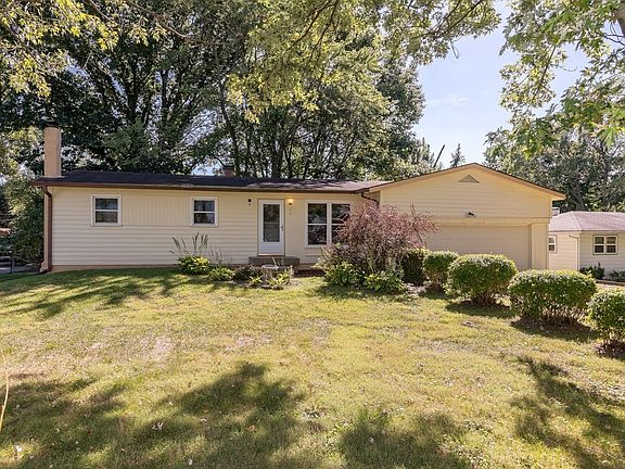 2nd image of 691 Lakeview Dr