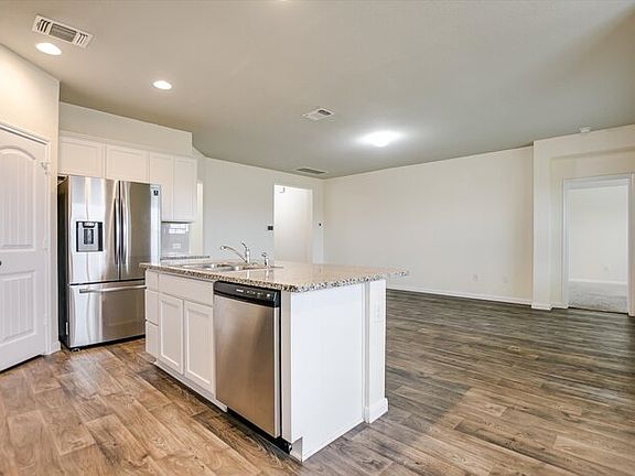 4th image of 1011 Pembroke Ct