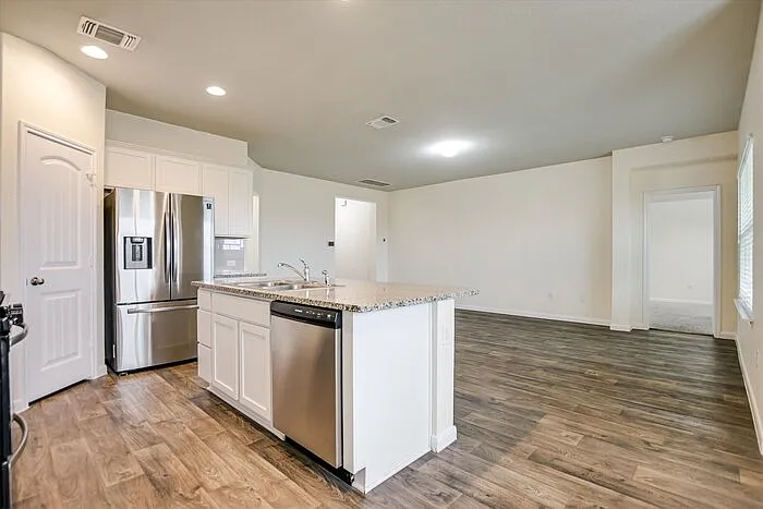 1011 Pembroke Ct — Photo 4