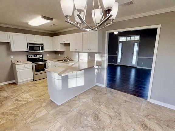 3rd image of 935 Eagles Nest Dr