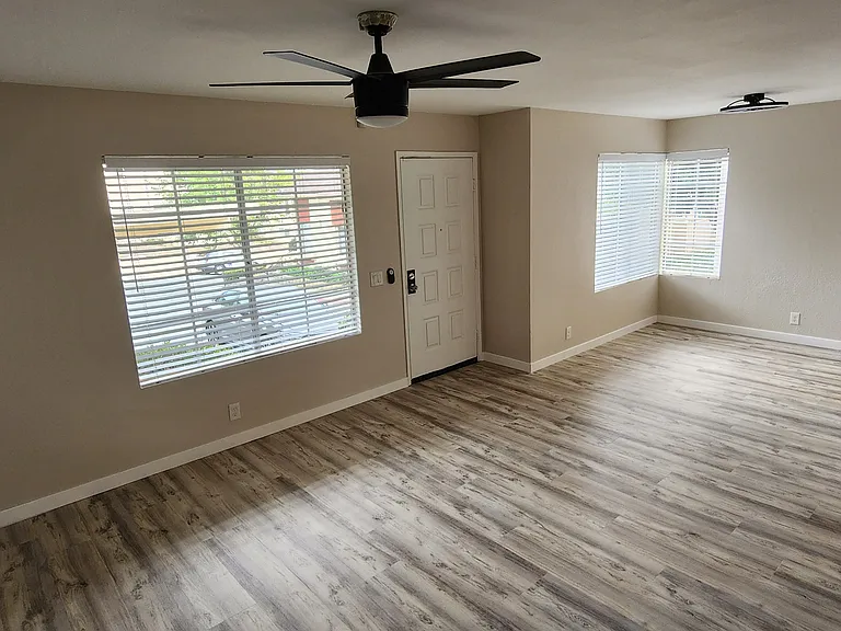 2091 Manzana Way — Photo 9
