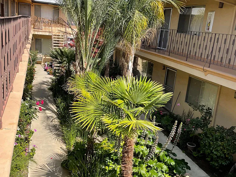 4425 Ocean View Blvd — Photo 12