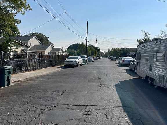 4th image of 4807 Baker Ave