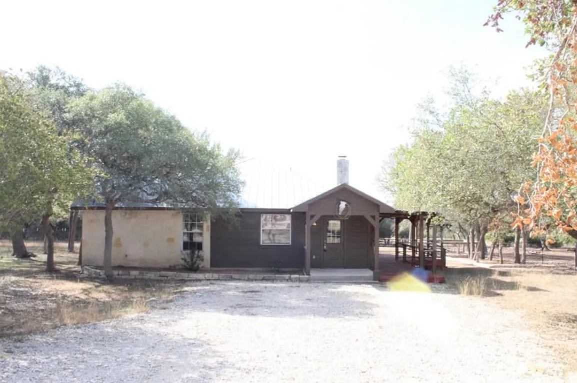 3 bed, 1852 sqft, $2,800 — Photo 1