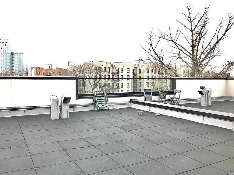 194 Hawthorne St #1F — Photo 10