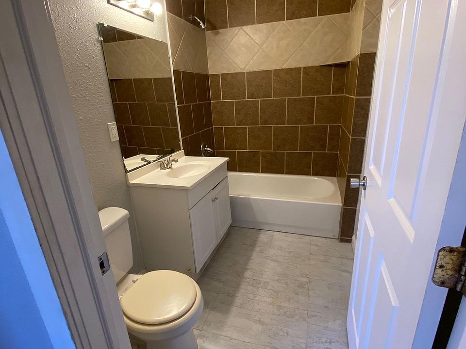 Hall Bath - Full Bath