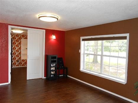 4th image of 900 N Park Dr