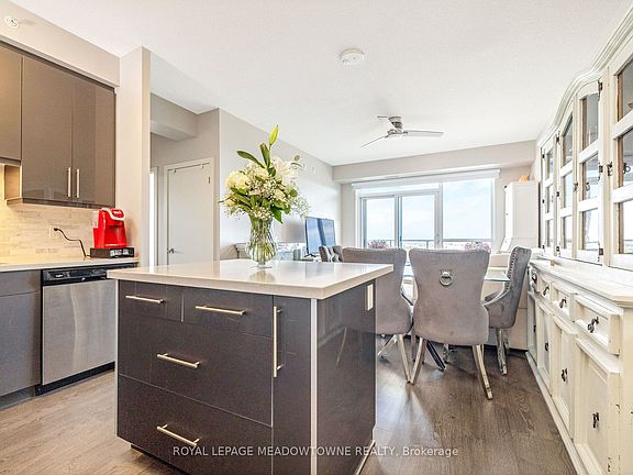 5th image of 2093 Fairview St #1902