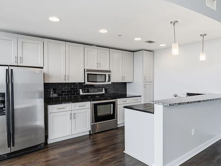 777 N Ashley Dr — Photo 8