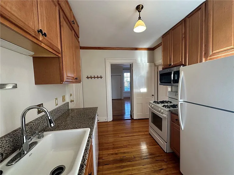 5 Record St #2B — Photo 43