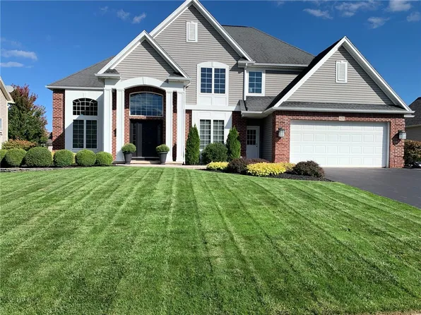 425 E Moreno Dr, Rochester, NY 14626