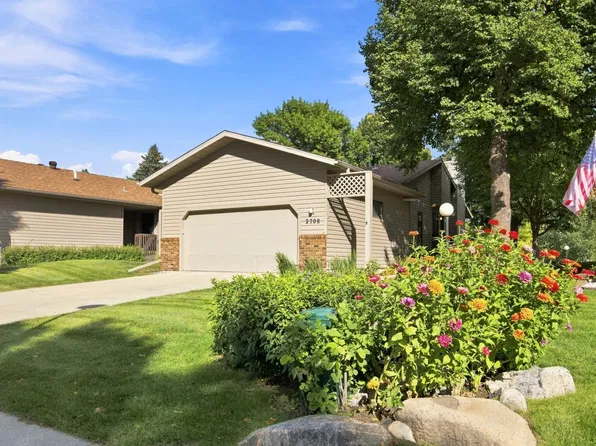 2708 27th St S, Fargo, ND 58103