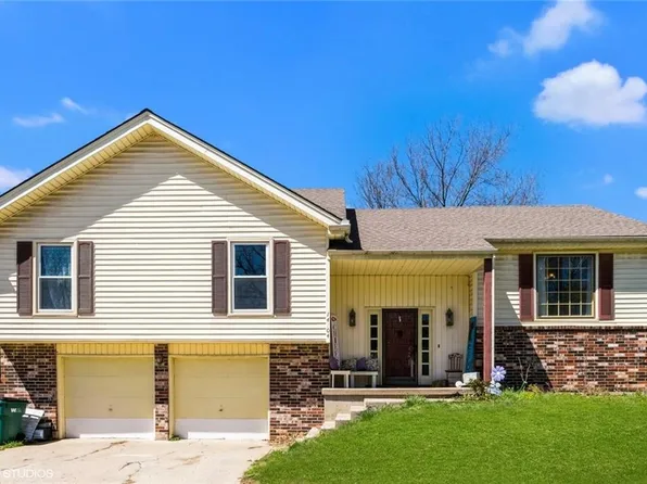 14204 Midland Dr, Shawnee, KS 66216