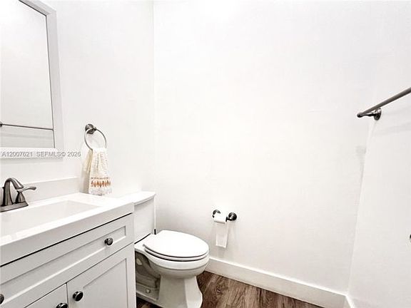5th image of 1901 Cedar Ct