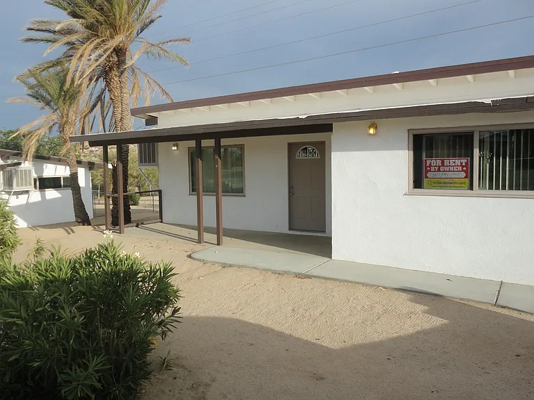 COVERED FRONT PORCH