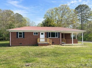 3502 1st Avenue Cir NW, Hickory, NC 28601
