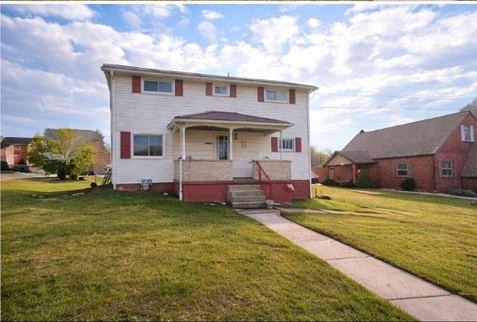 1st image of 820 3rd Ave