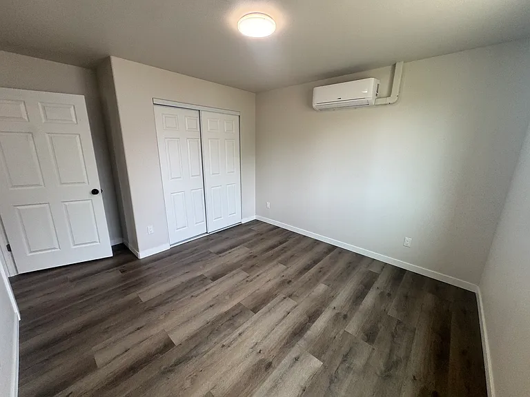 629 E Newport Ave #A — Photo 11